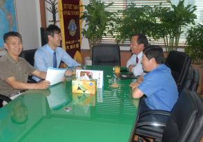 장학금 수혜자 지구본부 방문